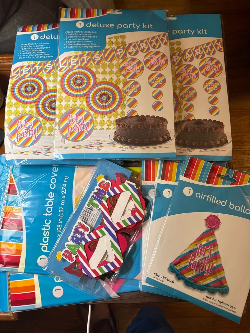 Deluxe Party Kit - Multicolor